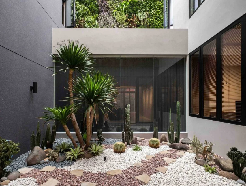 Taman kering Minimalis belakang Rumah
